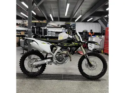 2026 Triumph TF 250-X Triumph TF 250-X 2026 Les photos peuvent être à titre indicatif et sans inscri...