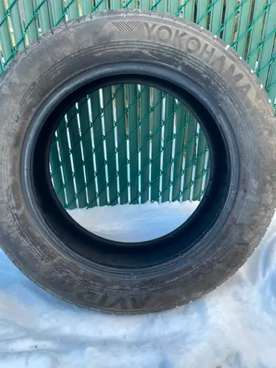 Beau pneu seulement 22000km d’usure . Très doux et de qualité..Ils étaient sur un Subaru Outback…