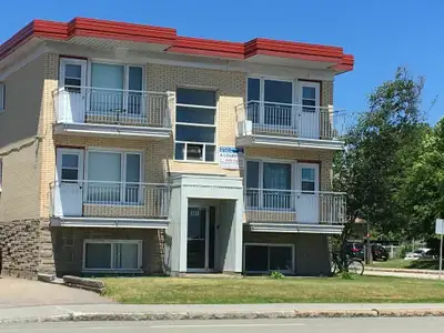 418-655-8281 À voir au 3110 boulevard Hochelaga, à Ste-Foy beau 1 1/2 dans un petit immeuble de seul...