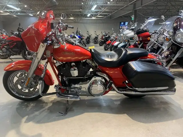 2007 Harley-Davidson FLHRSE Screamin Eagle Beautiful CVO ROAD KI in Sport Touring in Guelph - Image 4