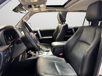 Experience the uncompromising durability of a true body-on-frame legend, featuring standard 4WD, LED... (image 9)