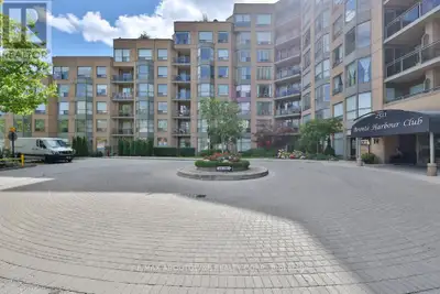 Welcome to Bronte Harbour Club. An exceptionally sought-after waterfront residence ideally located i...