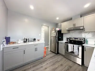 Spacious Female Student Bedrooms for Rent – Available May 15th! Located in a quiet, beautiful neighb...