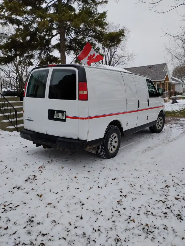 2010 chevy express van64744748973313123