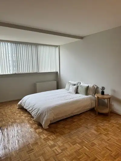 Competitive pricing! Kenson Towers, a reputable apartment building located in the central core of do...