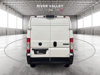 TRAILER SWAY CONTROL, ILLUMINATED ENTRY, REMOTE KEYLESS ENTRY, TRACTION CONTROL, ELECTRONIC STABILIT... (image 5)