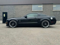 Mustang GT en condition impeccable, 86 000 km, intérieur en cuir rouge, transmission manuelle 5 vite... (image 6)