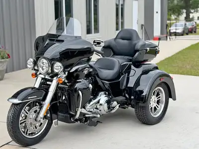 APPLY NOW: https://www.ridecollective.ca/get-pre-approved 2024 HARLEY-DAVIDSON TRI GLIDE ULTRA • Mil...