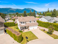 1960 2 Avenue NE | Spacious home on a quiet cul-de-sac Kamloops British Columbia Preview