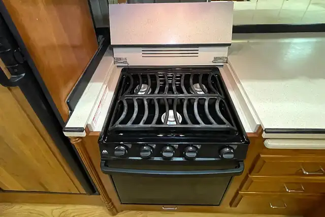 2006 Newmar Dutch Star 4028 – Pre-Owned Class A Motorhome. in RVs & Motorhomes in Red Deer - Image 29