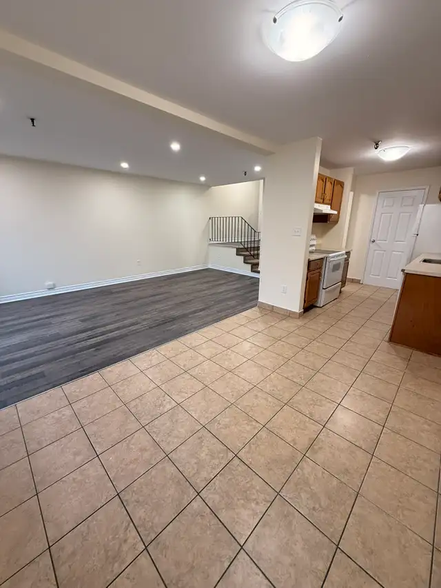 Spacious 2-Level 2BR w/ Private Deck - Heat/Water/PK Incl in Long Term Rentals in City of Halifax - Image 5