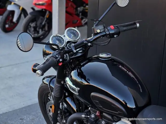 2017 Triumph Bonneville T100 Black Jet Black in Street, Cruisers & Choppers in Oshawa / Durham Region - Image 16