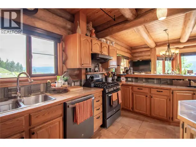 1225 Round Lake Road Armstrong, British Columbia in Houses for Sale in Vernon - Image 13