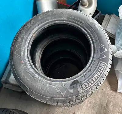 (4) 195 65 15 Motomaster Snow Tires. Dot 2822 + 90 percent tread, good for many more seasons. End of...