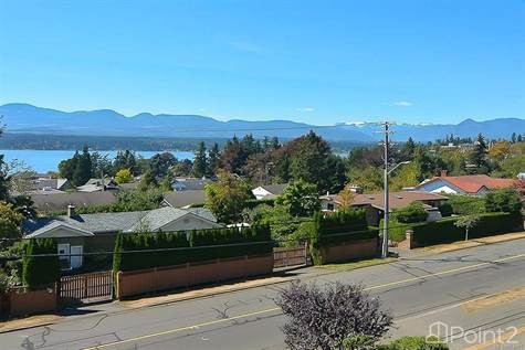 1912 Comox Ave in Houses for Sale in Comox / Courtenay / Cumberland - Image 2