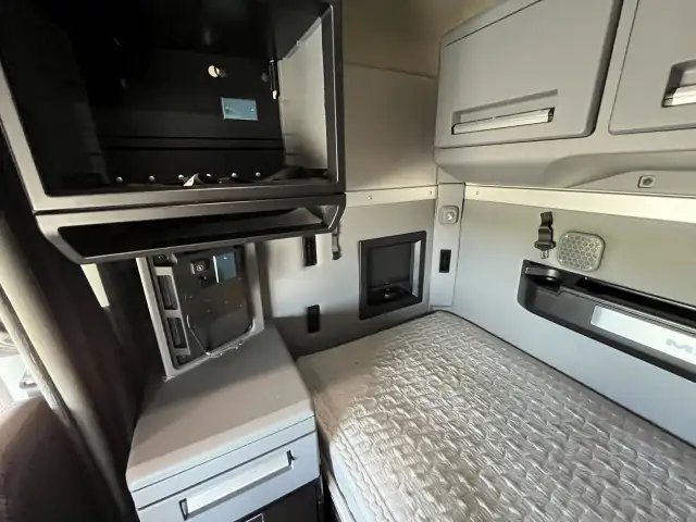 2020 Mack Anthem 64T 70 18 speed in Heavy Trucks in Regina - Image 21