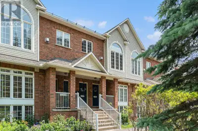 Welcome to this beautiful, carpet-free upper-level unit featuring oak hardwood flooring throughout....