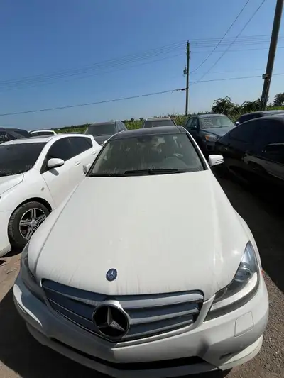 Super clean car One owner Low km Check engine minor issue For more info 4388815525 ... Engine: Moteu...