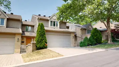 BRIGHT AND SPACIOUS 2 + DEN TOWNHOME NEAR MASONVILLE MALL WELL MAINTAINED CONDOMINIUM COMPLEX BY MAS...