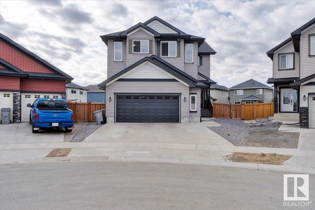 6303 61 AV Beaumont, Alberta in Houses for Sale in Edmonton - Image 2