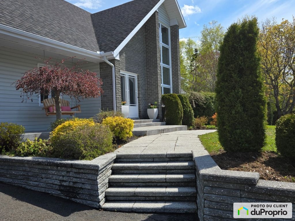 $695,000 - 2 Storey for sale in Métis-Sur-Mer — photo 2