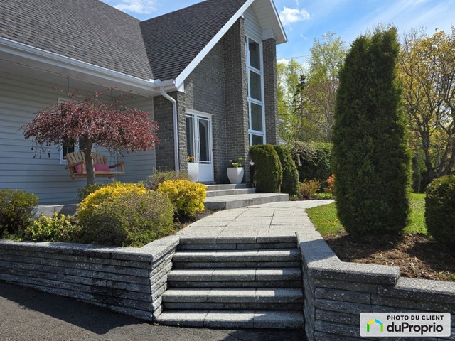 $695,000 - 2 Storey for sale in Métis-Sur-Mer — photo 2