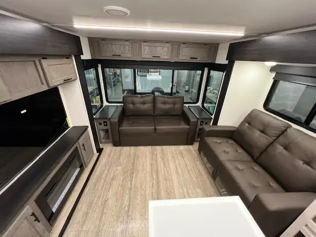 2025 Alpha Wolf 33RL-L Limited Couples Camper RV in Travel Trailers & Campers in Winnipeg - Image 3