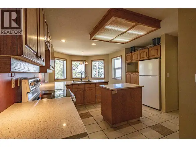 2263 Carmi Road Penticton, British Columbia in Houses for Sale in Penticton - Image 12