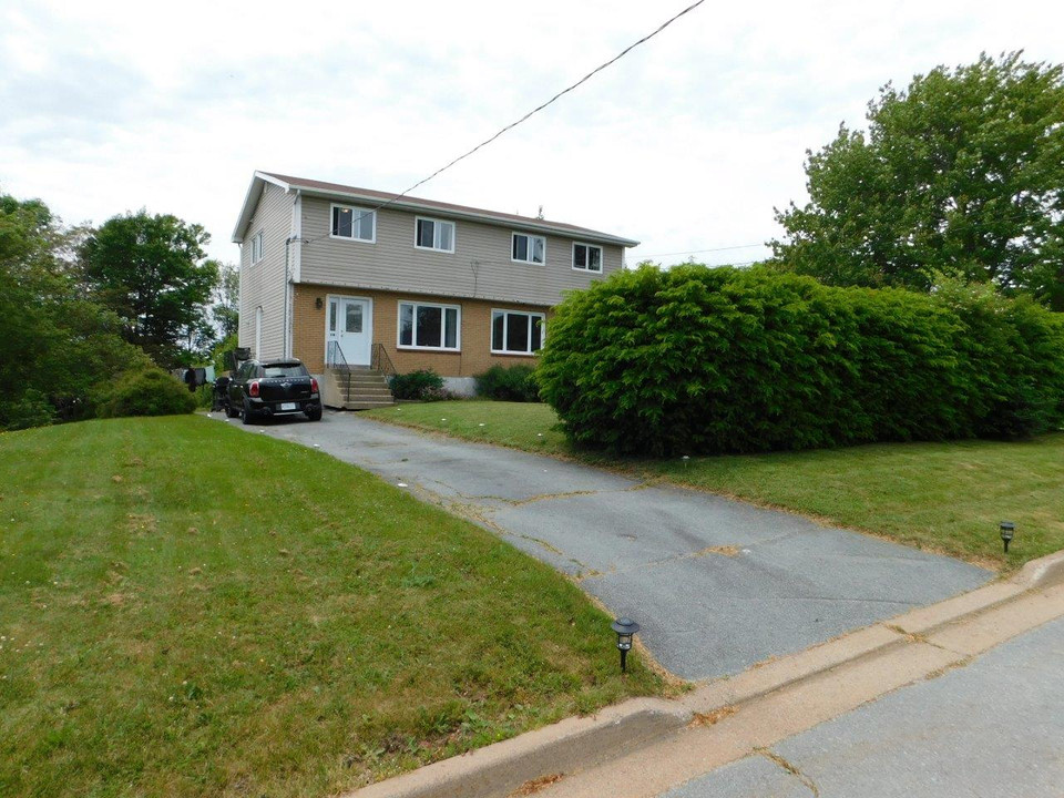 Super DART semi-detached home/3beds/1bath/Heat-pump - VIDEO TOUR in Long Term Rentals in Dartmouth