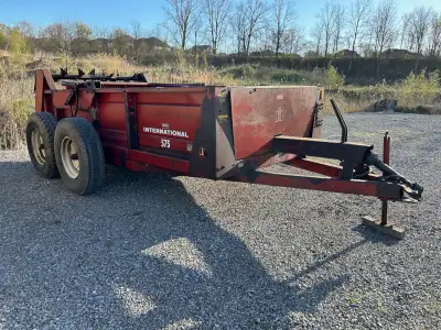 1972 INTERNATIONAL 575 MANURE SPREADER STOCK #A119677 154 CUBIC FOOT STRUCK CAPACITY DUAL HORIZONTAL...