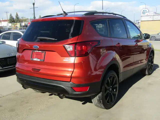 2019 Ford Escape SE 4WD Sport Appearance / Carplay / Navi / B.Ca in Cars & Trucks in Calgary - Image 7