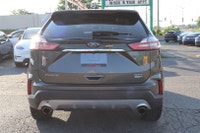 WELL MAINTAINED Experience Elevated Adventure: Ford Edge AWD Embark on a Journey of Superior Perform... (image 4)