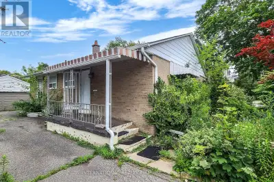 12 BRIARFIELD DRIVE Toronto (Banbury-Don Mills), Ontario