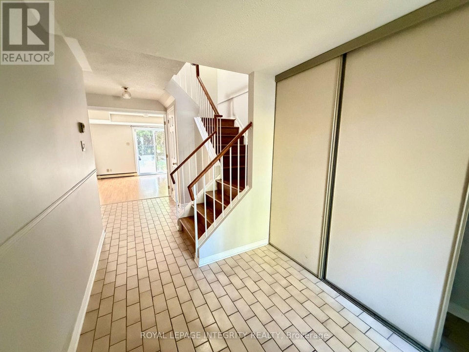 46 ARBORDALE CRESCENT Ottawa, Ontario 2