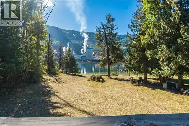 3788 Broadwater Road Castlegar, British Columbia in Houses for Sale in Nelson - Image 27