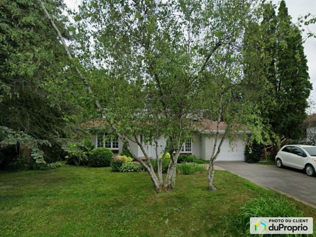 $749,900 - Split Level for sale in Lorraine — photo 1