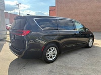 2023 CHRYSLER PACIFICA TOURING -BLACK ON BLACK LEATHER INTERIOR / ALLOY WHEELS / POWER SLIDING DOORS... (image 4)