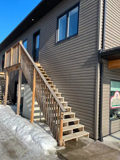 Sunny, Spacious 3BR Upper-Unit Apartment — 1 Bath, In-Suite Laundry, Utilities Included Bright, sunn...