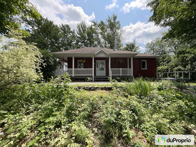 $720,000 - Country home for sale in Ste-Anne-De-La-Perade — photo 1
