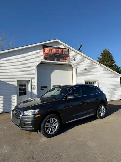 The 2018 Audi Q5 2.0 TFSI Premium Automatic offers a dynamic and luxurious driving experience. With...