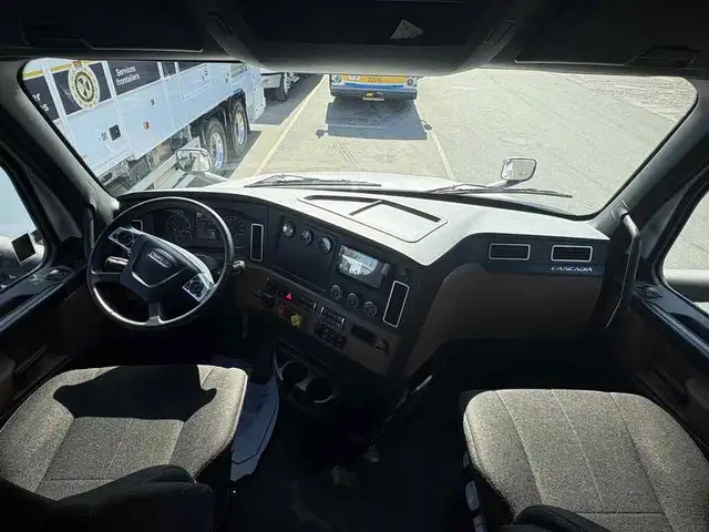 2026 Freightliner Cascadia ParkSmart Unit, Safety Certified, cal in Heavy Trucks in Hamilton - Image 13