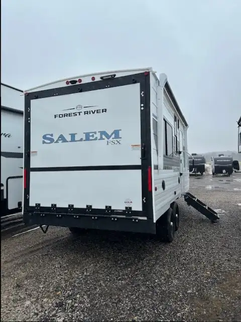 2026 FOREST RIVER SALEM FSX 189RTK in Travel Trailers & Campers in London - Image 5