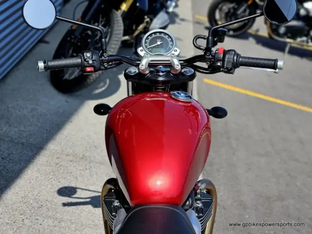 2017 Triumph Street Twin Cranberry Red in Street, Cruisers & Choppers in Oshawa / Durham Region - Image 8