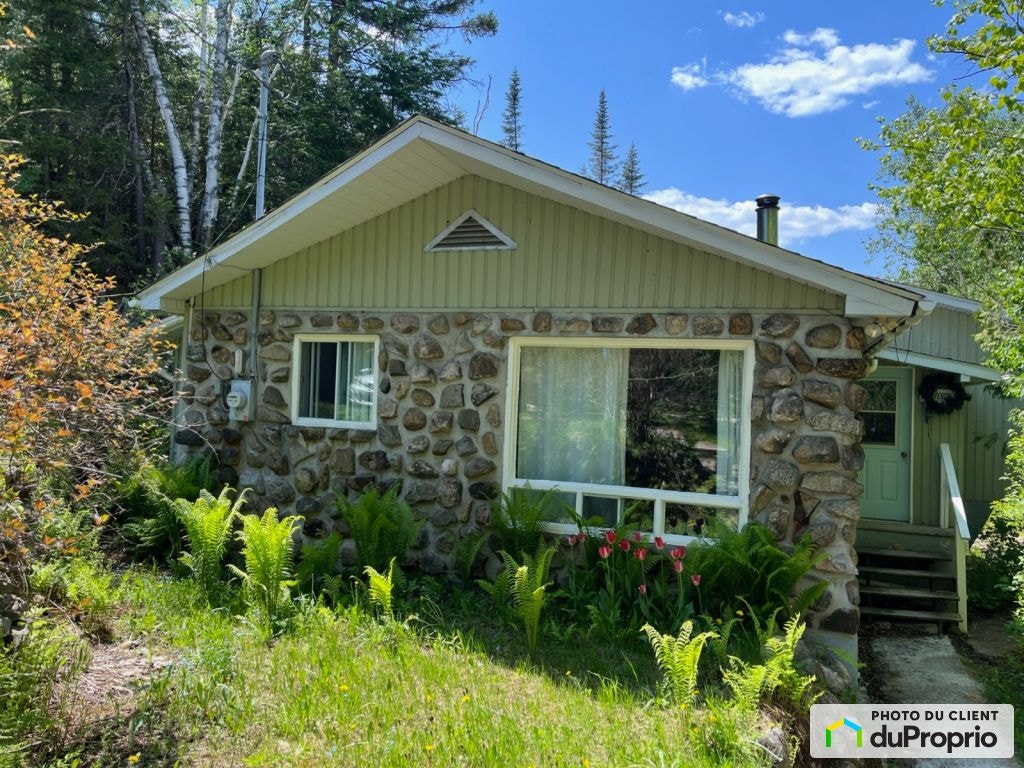 $399,000 - Cottage for sale in St-Côme — photo 1