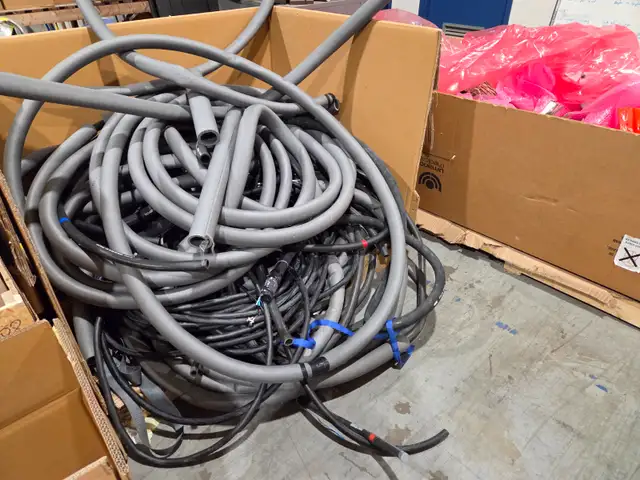 Free FOAM / CARDBOARD / corners First come in Free Stuff in Mississauga / Peel Region - Image 6