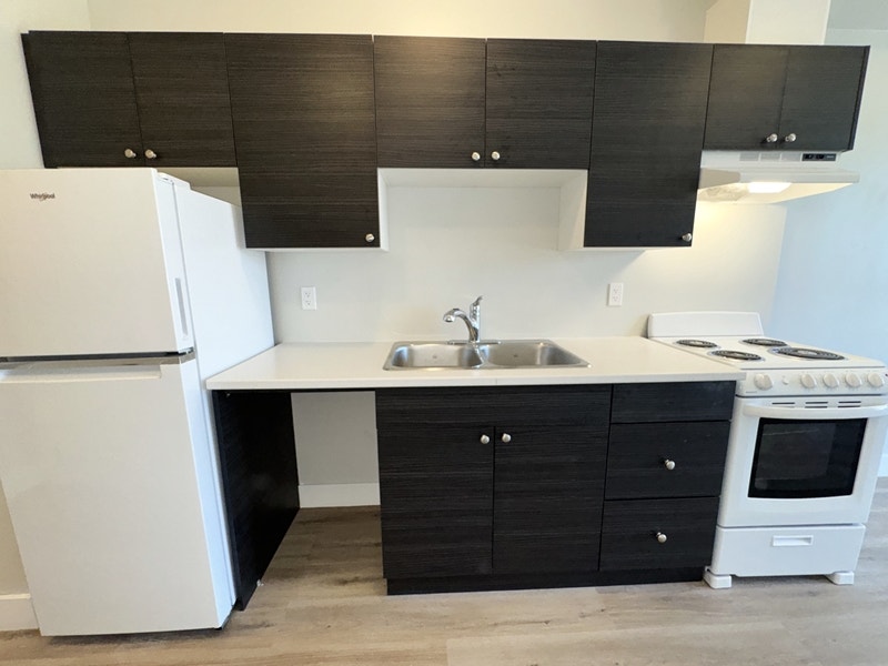Penetanguishene: Accessible Unit,1 Bed, 1 Bath (689 sq ft) 3