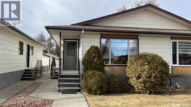 211 Maple STREET Maple Creek, Saskatchewan in Houses for Sale in Swift Current - Image 2