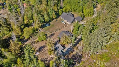 1026 Englishman River Rd in Houses for Sale in Parksville / Qualicum Beach - Image 2