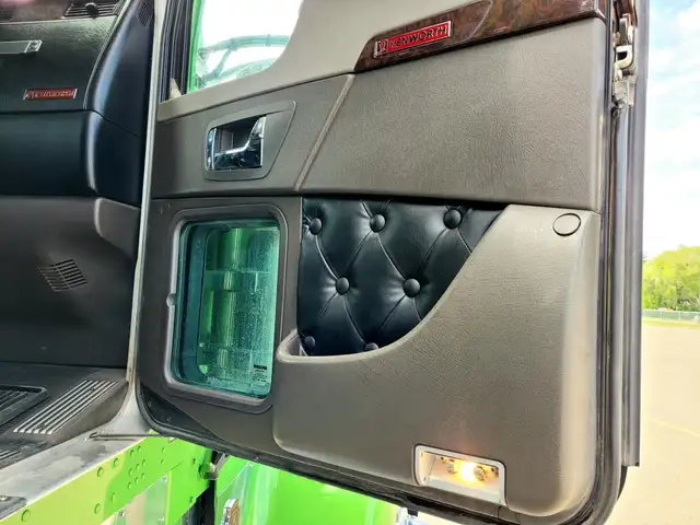 2021 KENWORTH W900 in Heavy Trucks in Saskatoon - Image 26