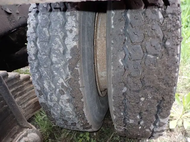 2001 Mack RB688S in Heavy Trucks in Longueuil / South Shore - Image 42